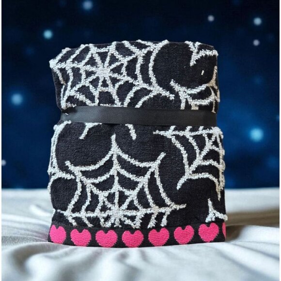2 Betsey Johnson Black Halloween Spider Web Hand Towels 16x26 Cotton Embroidered - Picture 1 of 2